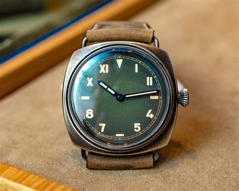 panerai hands